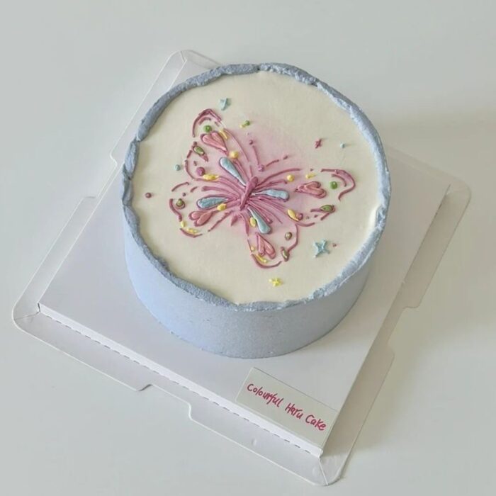 کیک آبی با طرح پروانه